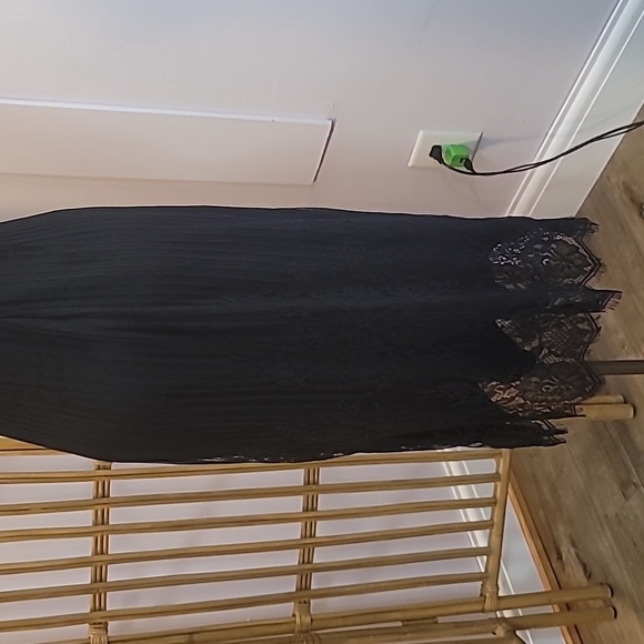 Donna Mizani black lace slip dress size small zipper back and hook closure slit - Picture 11 of 16